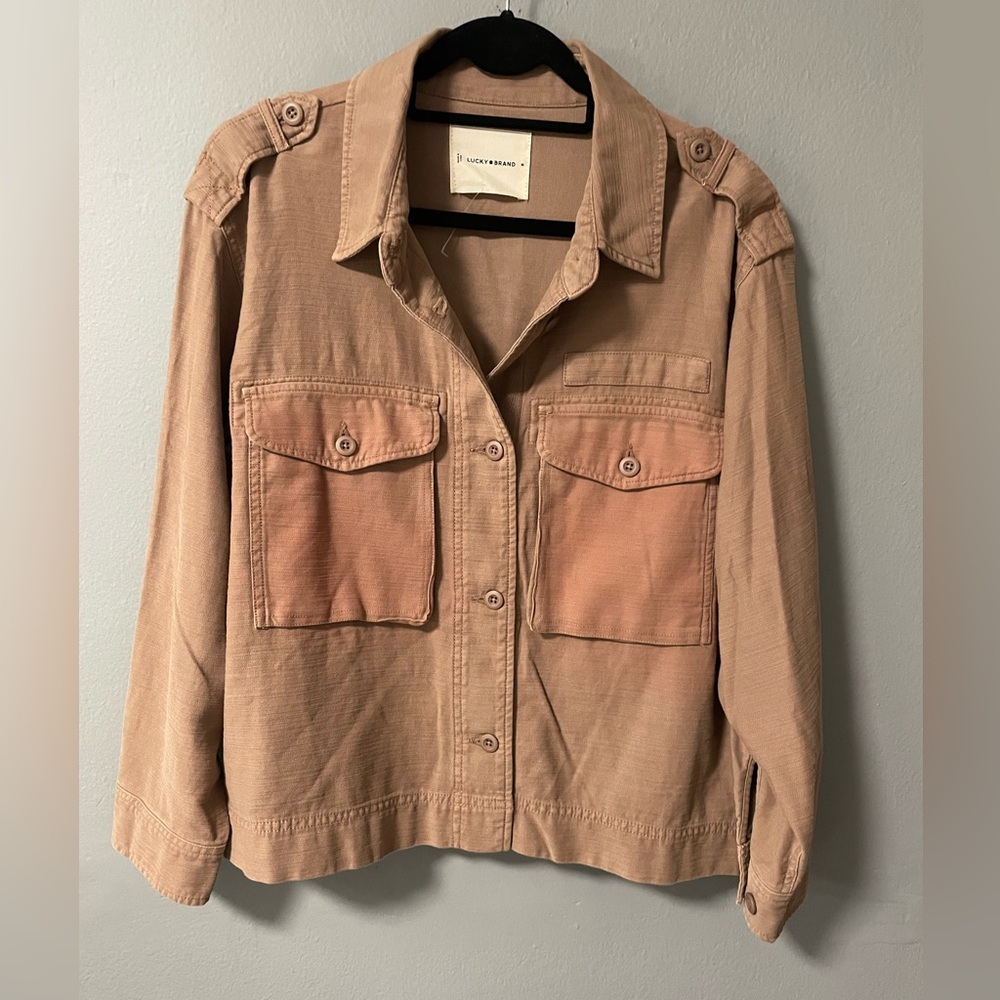 NWT Lucky Brand Cropped Twill Utility Jacket in Tan/Mauve. Size Medium